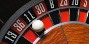 Roulette Psychology: Managing Emotions, Biases & Discipline